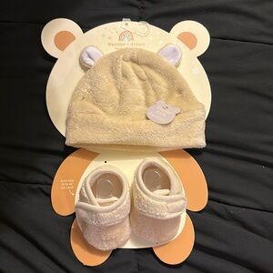Wander + Dream
Hat & Booties Set (0-24months)